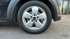 MINI Hatchback 1.5 Cooper Classic 3dr Auto [Comfort/Nav Pack] Petrol Hatchback